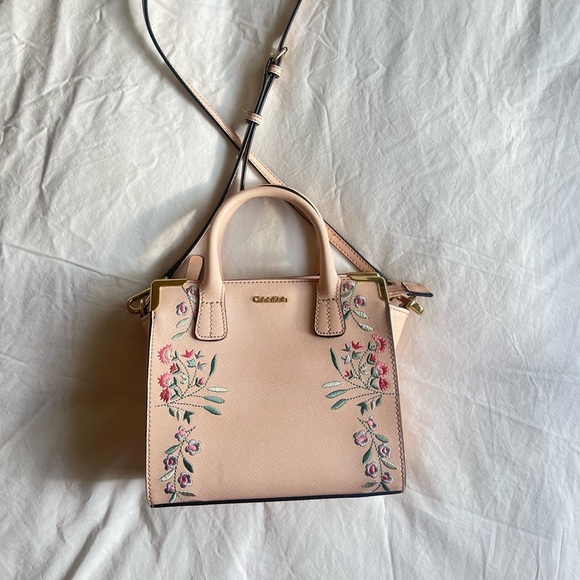 Calvin Klein Leather Crossbody bag - Picture 2 of 6